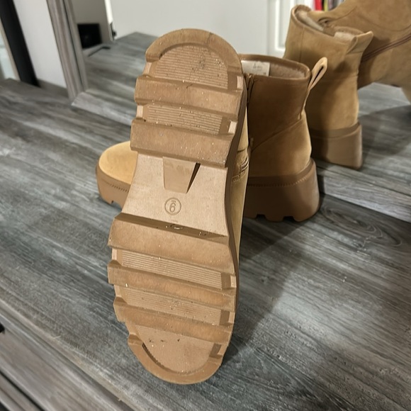 Nice boots, gentle use 2 times - Picture 2 of 6